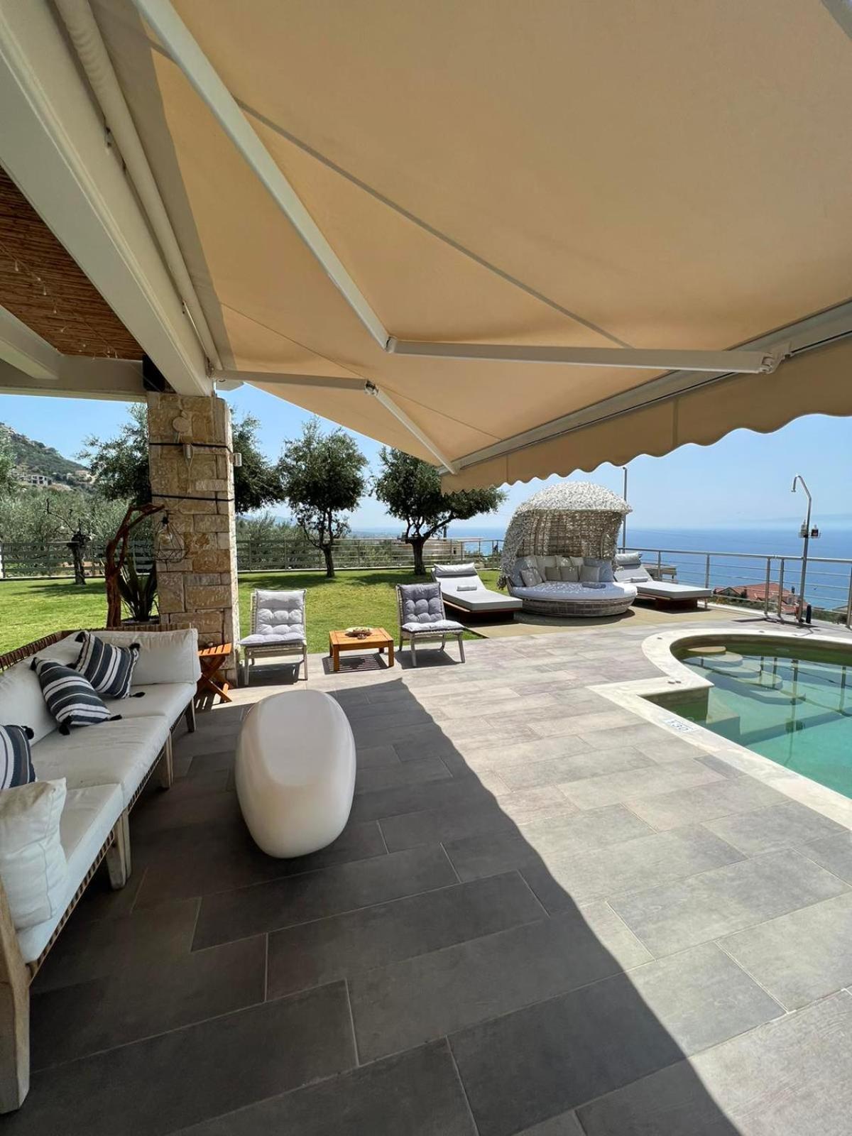 Las Vergas - Enjoy Our Swimming Pool In Kalamata, Greece Экстерьер фото